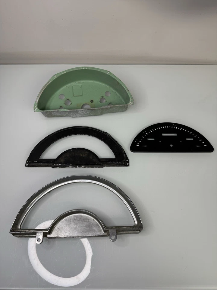 1958-1962 Chevrolet Corvette C1 estojo e moldura de velocímetro fabricante de equipamento original - Imagem 2 de 4