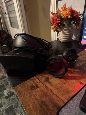 Oculus Rift S PC-Powered VR Gaming Headset with Controllers Black