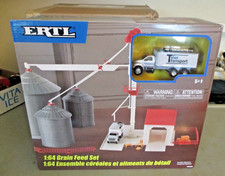 NEW ERTL Farm Country GRAIN FEED SET 1:64 Ele...