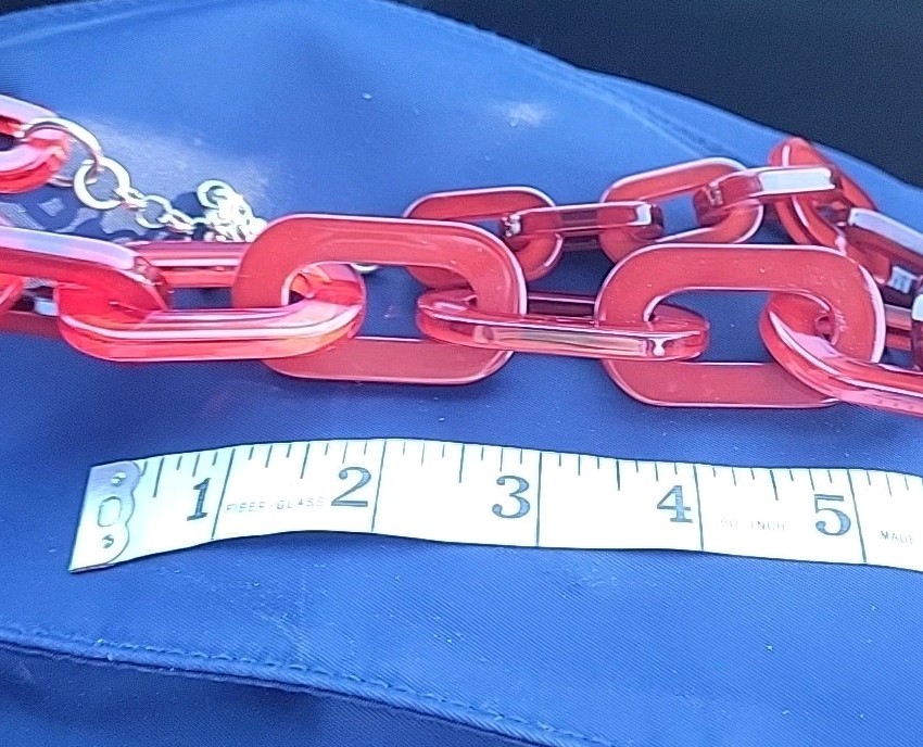 Red Plastic Rectangular Graduated Chain Necklace - image 3