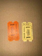 🌟2 RARE Vintage Chuck E Cheese ShowBiz Pizza Time Theatre Skee Ball Tickets