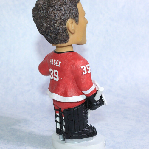 DOMINIK HASEK DETROIT RED WINGS BOBBLEHEAD HALL OF FAMER #39 - NEW IN BOX -HEAVY - Picture 4 of 13