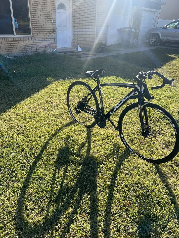 Bicicleta de Carretera Begasso Shimanos Aluminio Suspensión Completa 21Velocidades Frenos de Disco 700c EE. UU. Foto 3 de 4