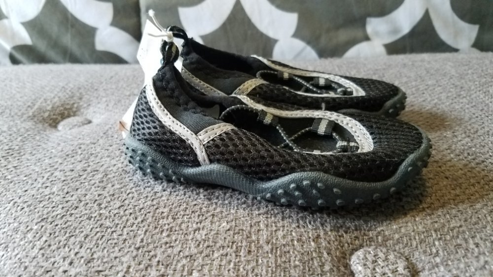 water shoes size 6