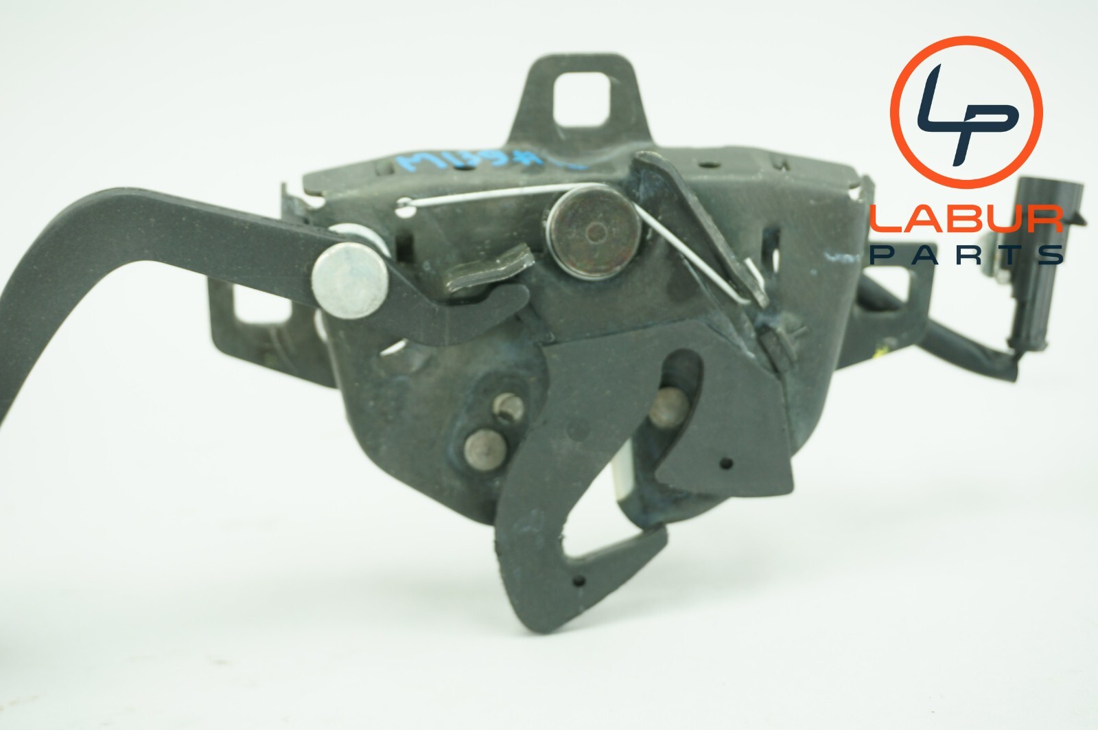 M139 03-13 Maserati Quattroporte Hood Safety Catch Lock Latch K162