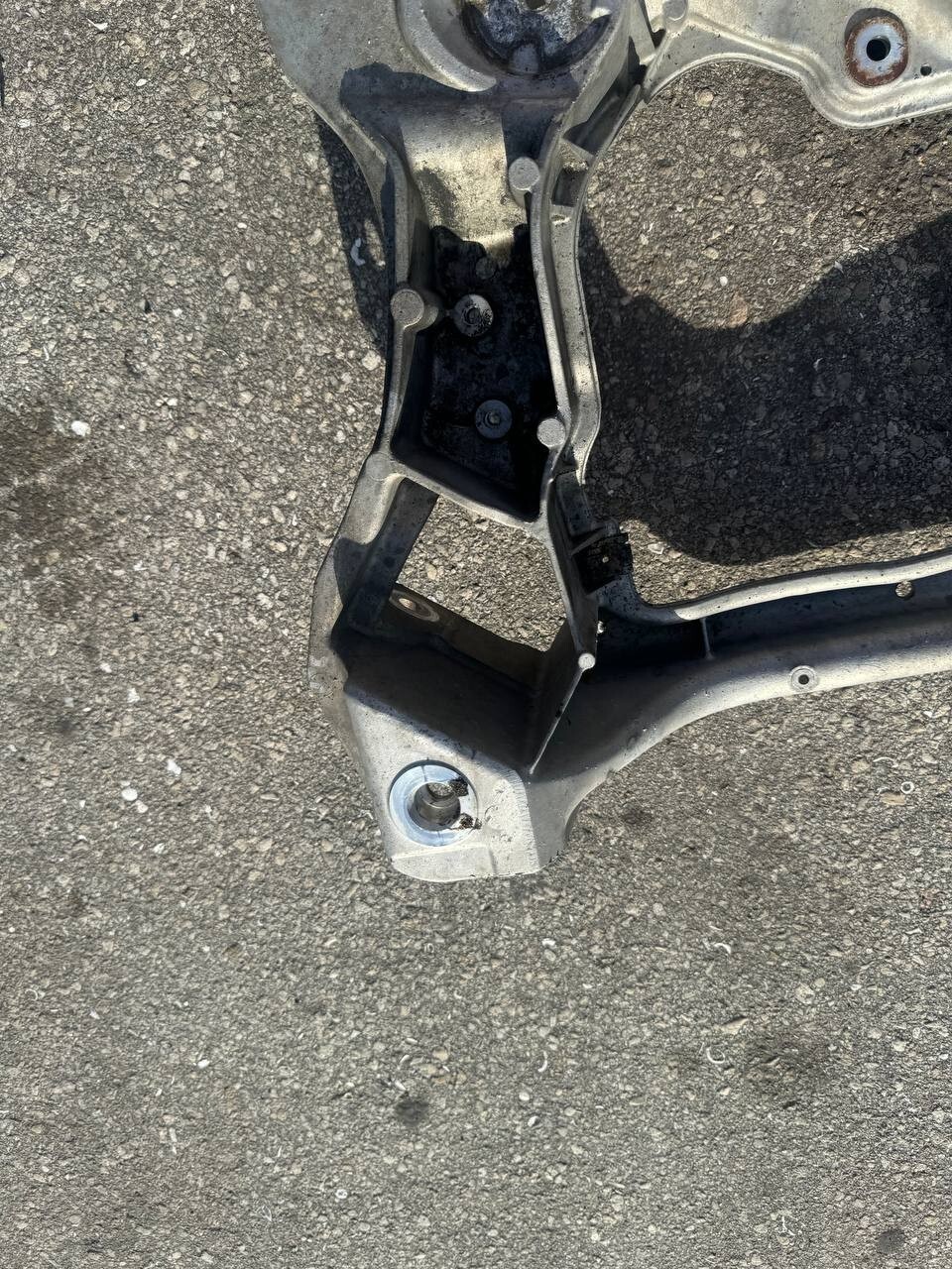 01-09 Mercedes CLK350 CLK 550  C350 Front Engine Subframe Cradle Sub Frame OEM