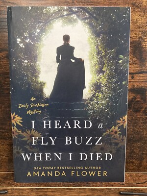 I Heard a Fly Buzz When I Died by Amanda Flower 2023 Trade Paperback
