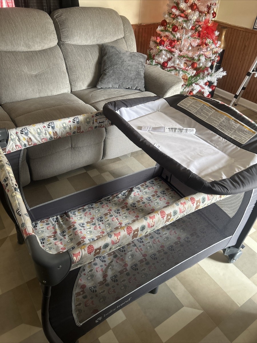 Baby Trend Lil Snooze Deluxe II Nursery Center Playard