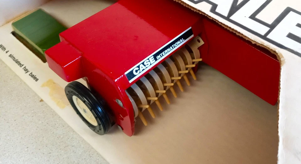 ERTL 1986 Case International Square Baler 1/16 Scale Diecast: New in box - RARE - Image 2 of 4