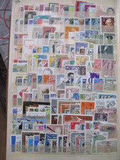 Lot de 170 timbres "MONDE" oblitérés+ cadeau pour 2 lots de mes ventes