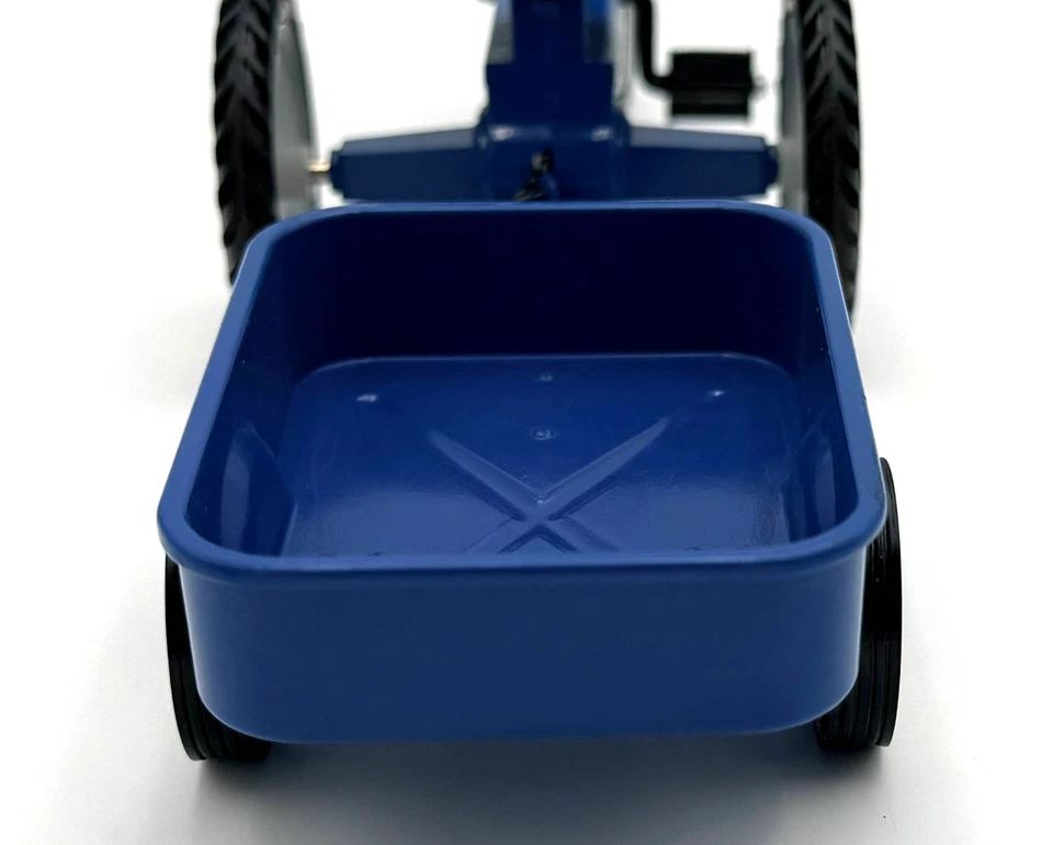 ERTL - Ford TW-20 Pedal Tractor with Trailer - 1:8 Scale - Image 3 of 4