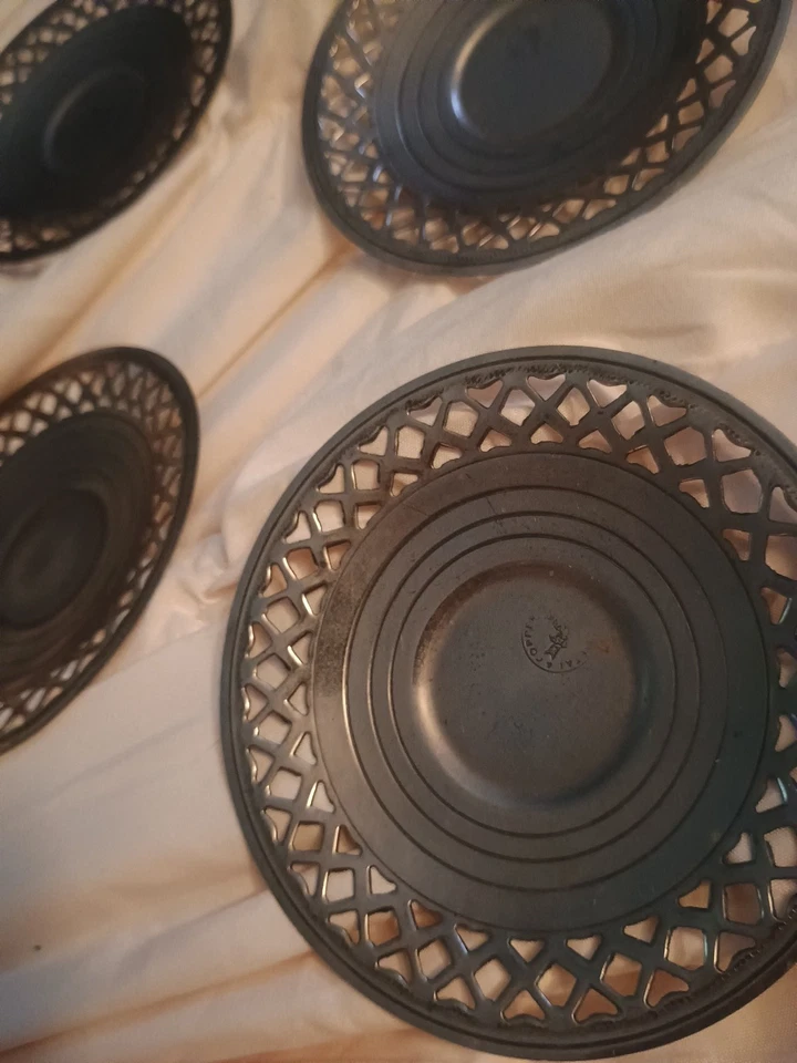 Juego de 4 posavasos redondos vintage hechos a mano marcados de cobre/metal Foto 2 de 4