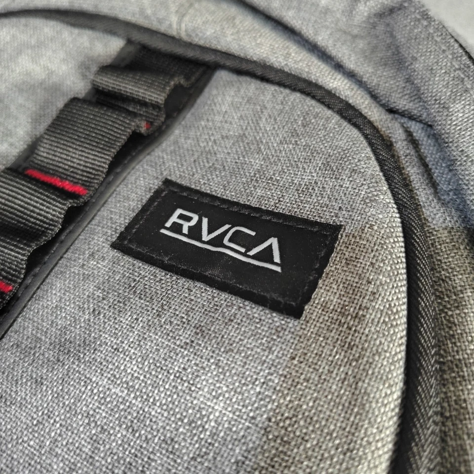 RVCA - Mochila Vertiline - Gris/Negro/Rojo - Precio de venta sugerido por el fabricante $55 Foto 2 de 4