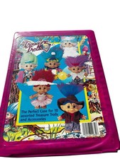 VINTAGE ACE NOVELTY TREASURE TROLLS CARRYING CASE WITH 5  Accessories