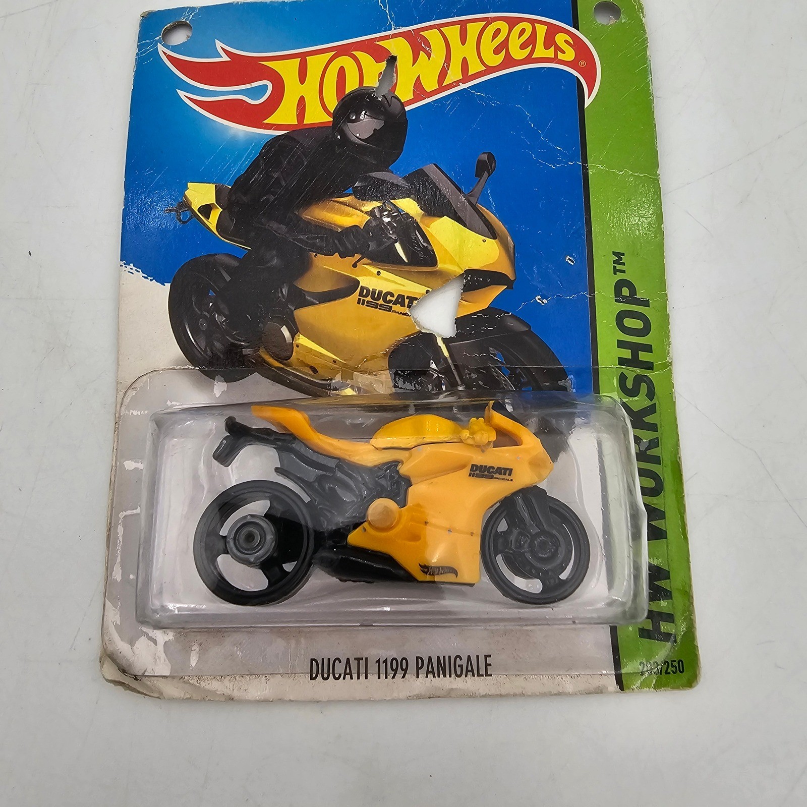 Hot Wheels Ducati 1199 Panigale Yellow HW Workshop 2015 Night Burnerz 222/250