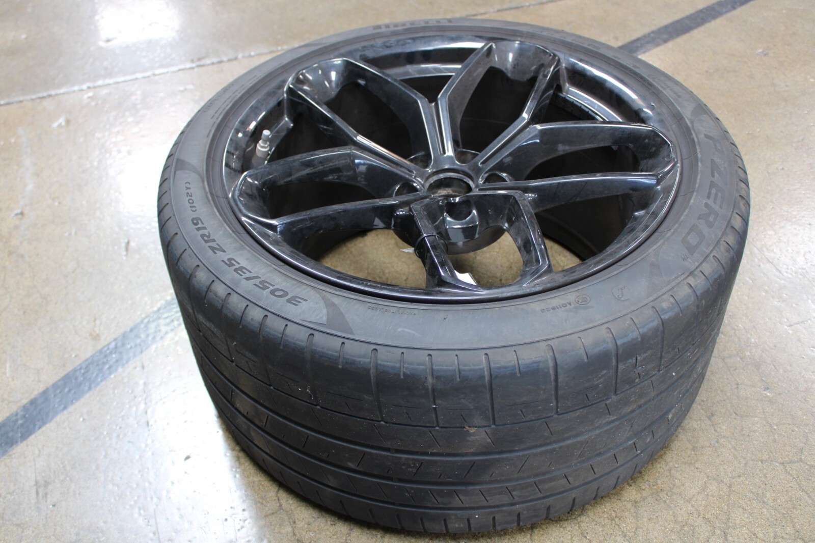 Lamborghini Huracan, LP 580, Rear Wheel, Used, Scratched, P/N 4T0601017K