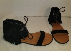 minnetonka black sandals