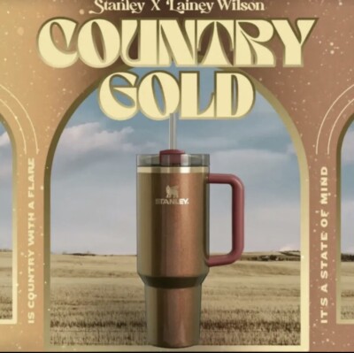 Stanley x Lainey Wilson Country Gold Quencher Tumbler H2.0 40OZ IN HAND