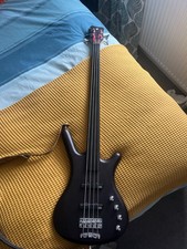 Warwick corvette fretless bass guitar. Satin Black. J-bass pickup configuration 