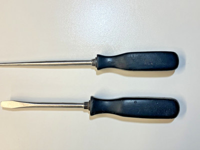 (b) 2 PC Snap-On Made in USA Screwdriver and Scratch Awl USA