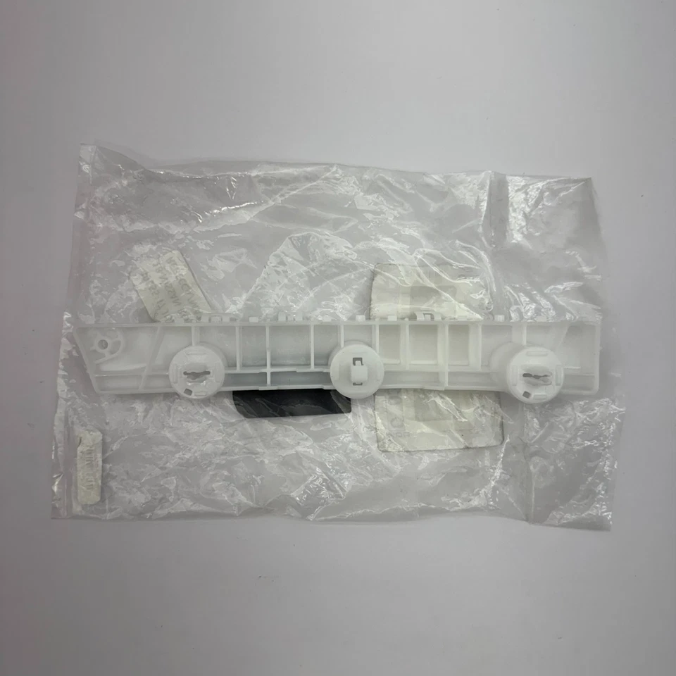 Soporte de cubierta de parachoques delantero izquierdo Nissan Rogue 2016-2020 62223-4BA1A OEM Foto 3 de 4
