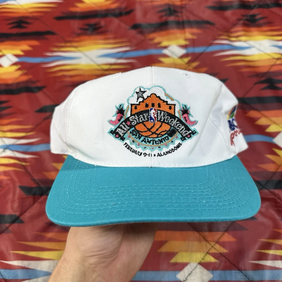Sombrero Alamodome Vintage NBA All-Star Weekend San Antonio 1996 Especialidades Deportivas Foto 2 de 4