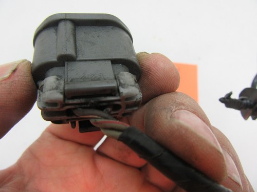 WIRE PLUG CONNECTOR END off EGR PRESSURE SENSOR F77E-9J460-AB MOTOR for ESCAPE - Picture 4 of 7