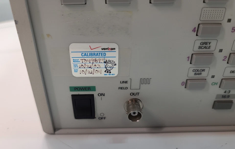 Philips/Fluke PM5415 Color TV Pattern Generator - Image 2 of 4