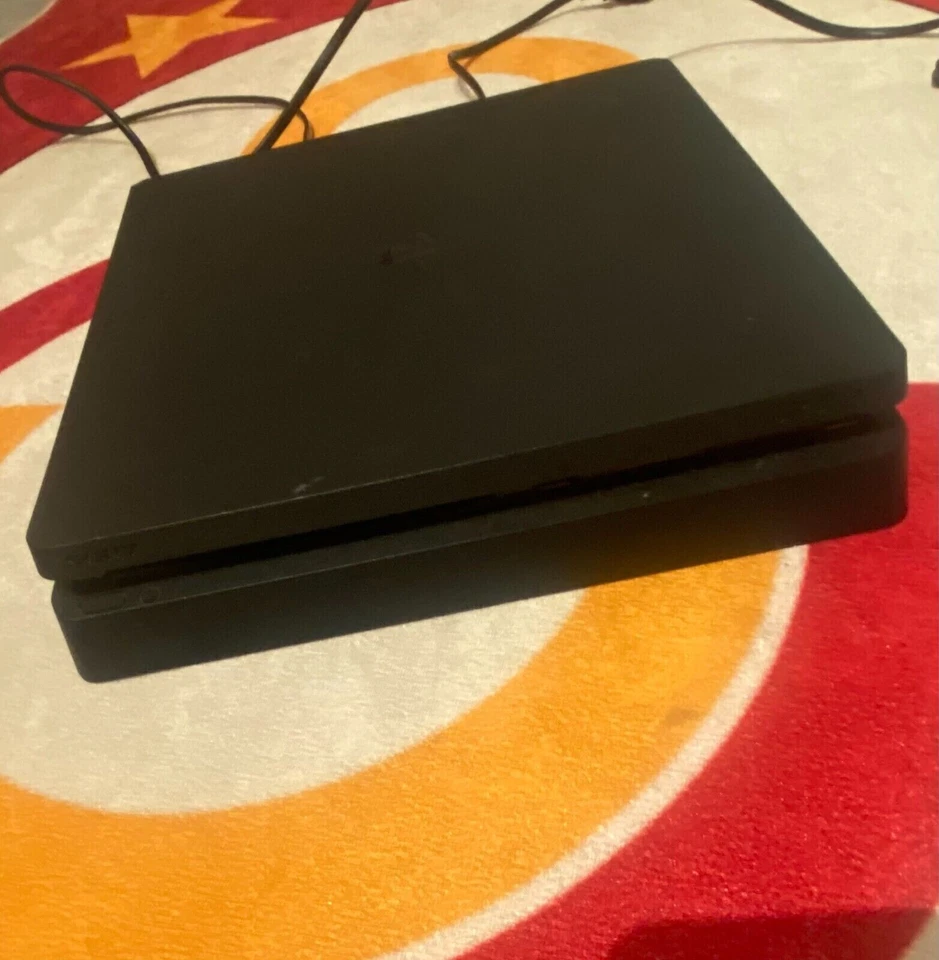 Sony PlayStation 4 Slim, Foto 1 von 3