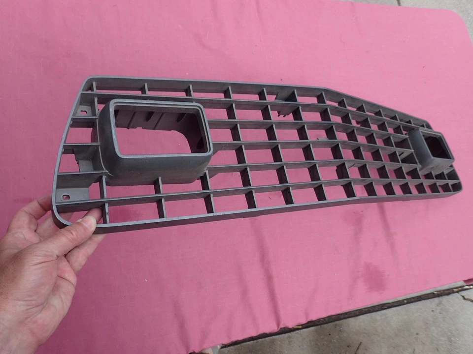 Ford Mustang II 1975-78 parrilla, gris grafito, ¡nuevo en stock! D8ZZ-8200-A Cobra Foto 2 de 4