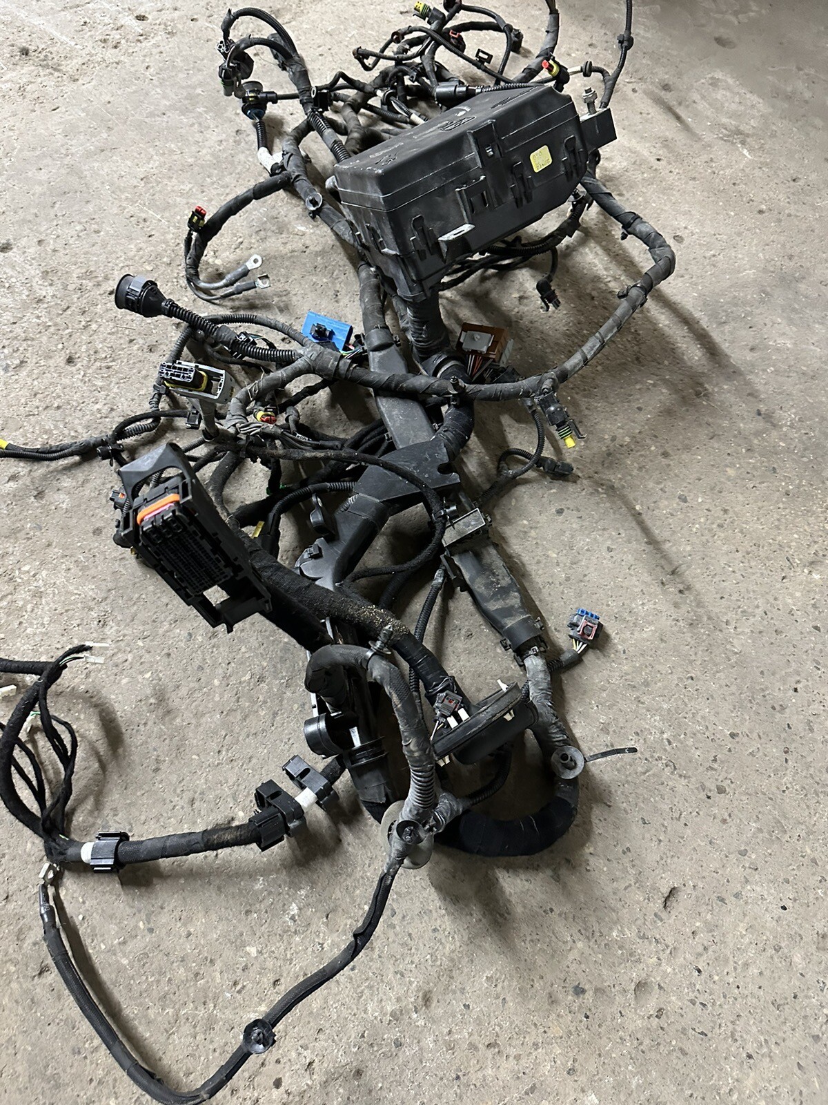 2014-17 Maserati Ghibli AWD Motor Engine Bay Wire Wiring Harness Fuse Block Box