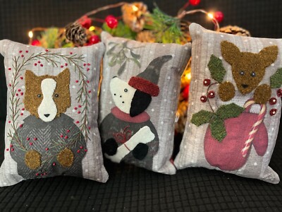 Merry Christmutts Dogs Wool Appliqué & Embroidery Tuck Pillow Bowl Filler  (B)