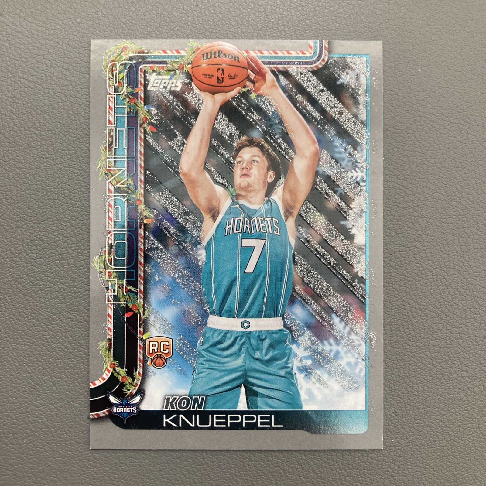 Kon Knueppel 2025-26 Topps Holiday #H164 Glitter Rookie