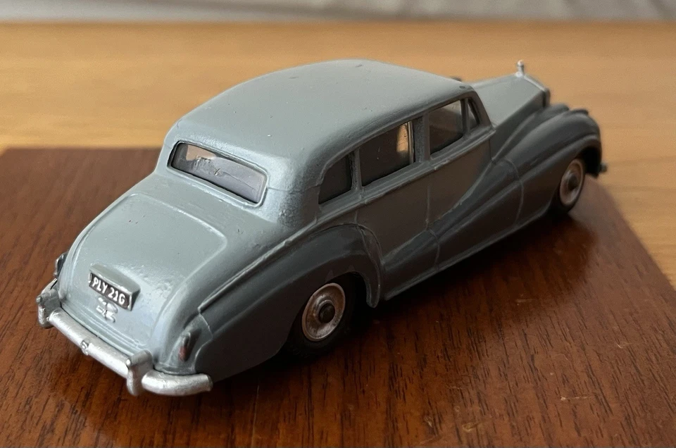 Vintage Dinky Toys By Meccano - 150 - Rolls-Royce Silver Wraith - Restored - image 3 of 4