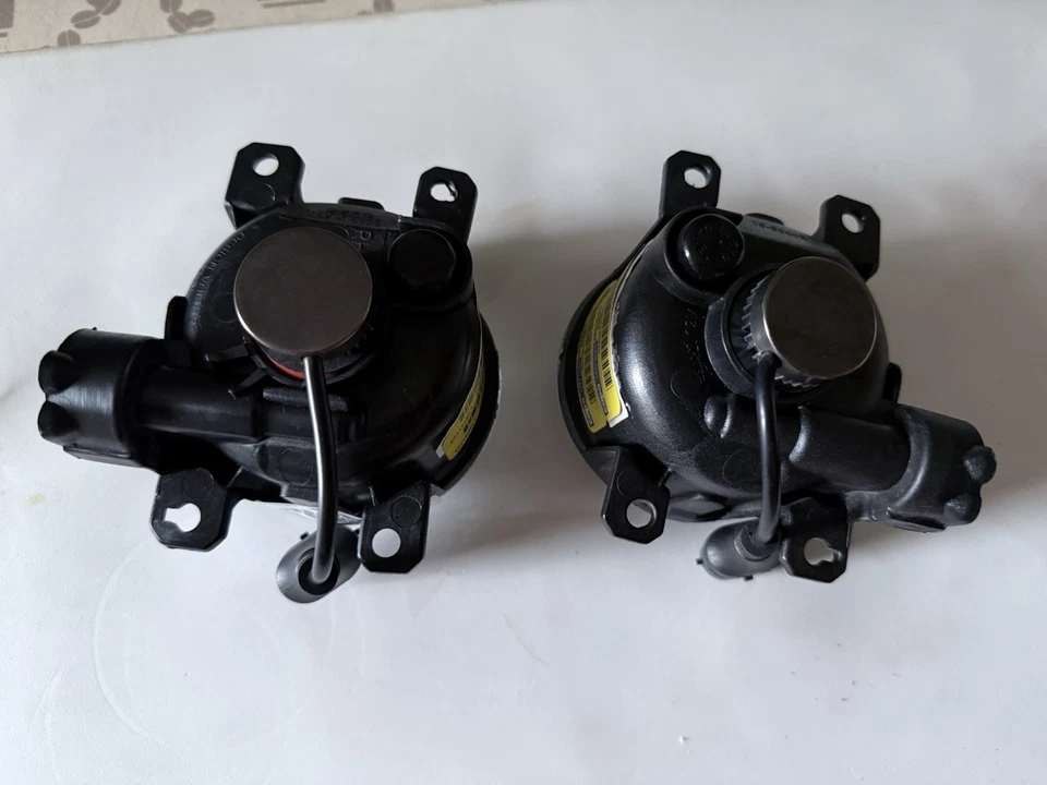 Honda Civic Hatchback Sport 2021 Front Fog Light Assembly Left and Right Side - Image 4 of 4