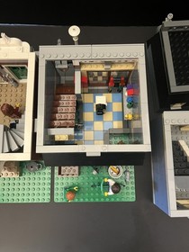 Retired LEGO 10218 Creator Expert Modular Buildings Pet Shop W/Manuals, Complete