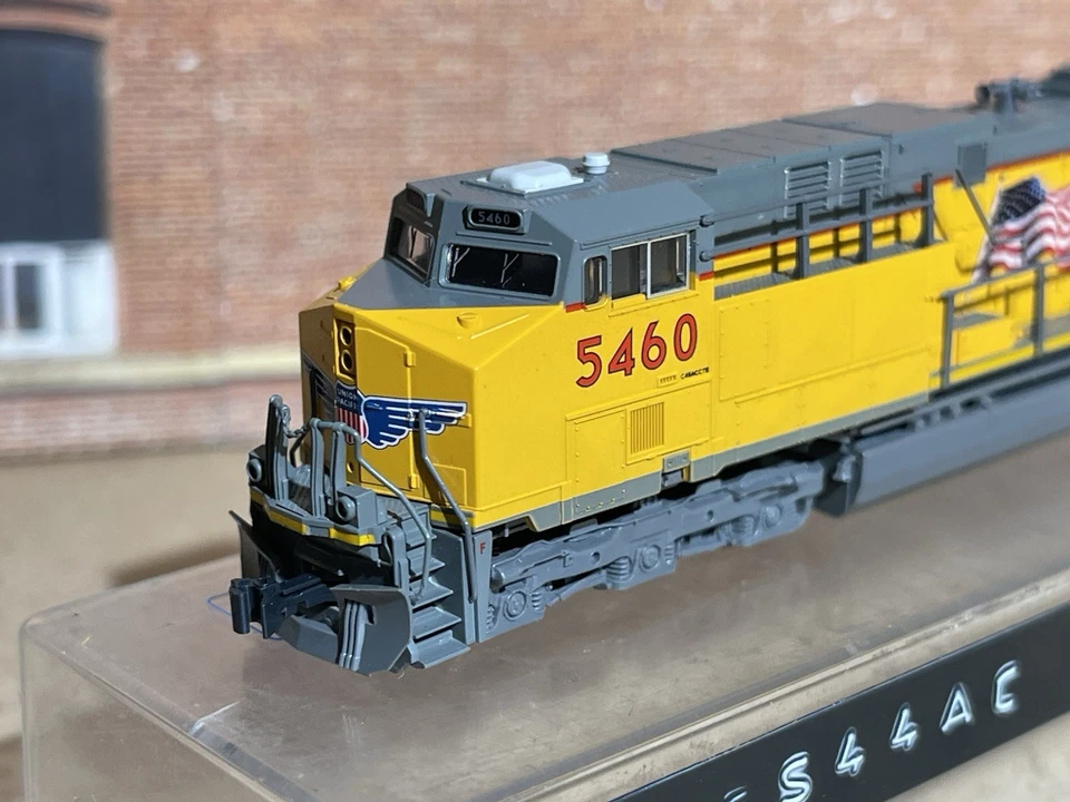 Kato N Scale GE ES44AC Union Pacific Building America Dcc Sound Diesel Loco - Image 3 of 4