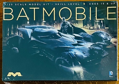 Models Batman v Superman: Dawn of Justice Batmobile 1:25 Scale Model Kit