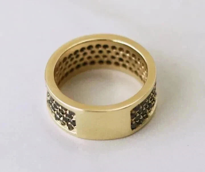 Anillo de banda de ónix negro creado en laboratorio de corte redondo de 2 quilates para hombre enchapado en oro amarillo de 14 quilates Foto 4 de 4