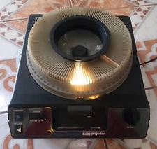 Kodak Carousel 4400 Slide Projector & Tray Works Very Good Condition!