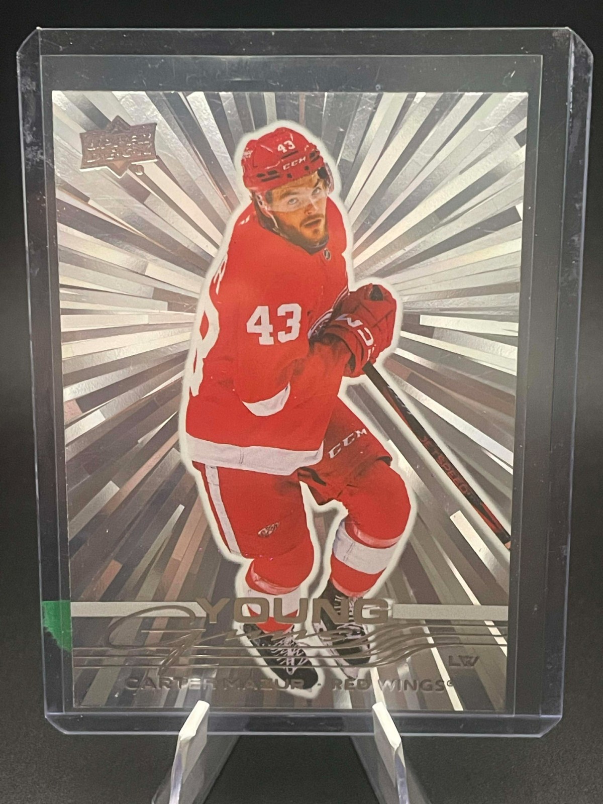 2025-26 Upper Deck Series 1 Carter Mazur Young Guns Outburst #204