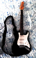 Guitare électrique STORM de forme SC noir et blanc