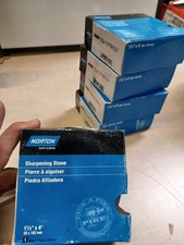 Norton 61463687570 JB74 Crystolon Machine Knife Stone 4" Diameter x 1-1/2"