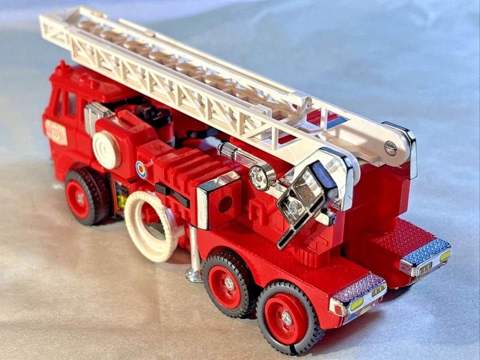 Takara Transformers G1 Inferno Firetruck Vintage 1985 - Image 4 of 4