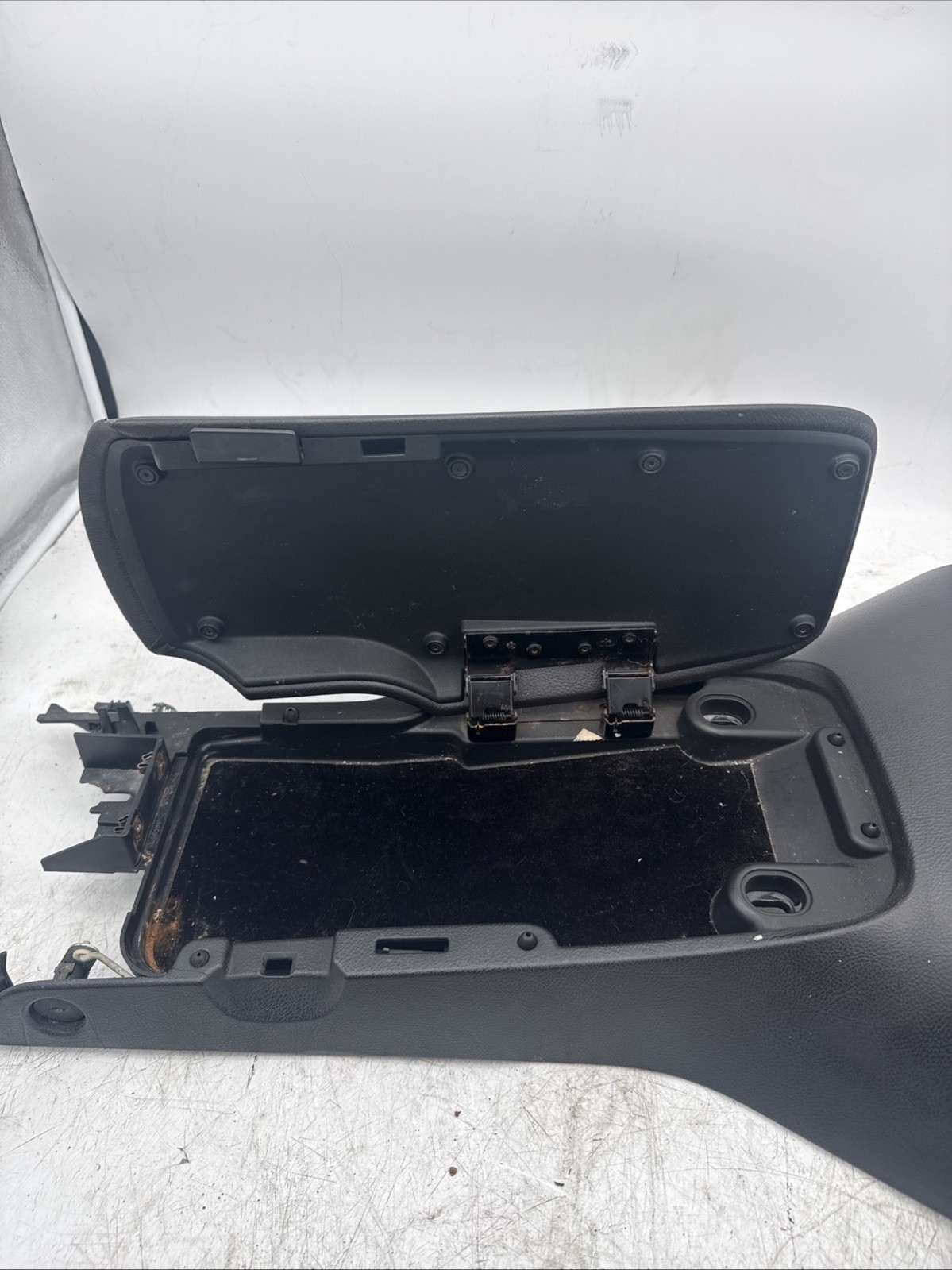 05-13 CHEVROLET CORVETTE C6 FRONT CENTER CONSOLE ARM REST LID ASSEMBLY BLACK OEM
