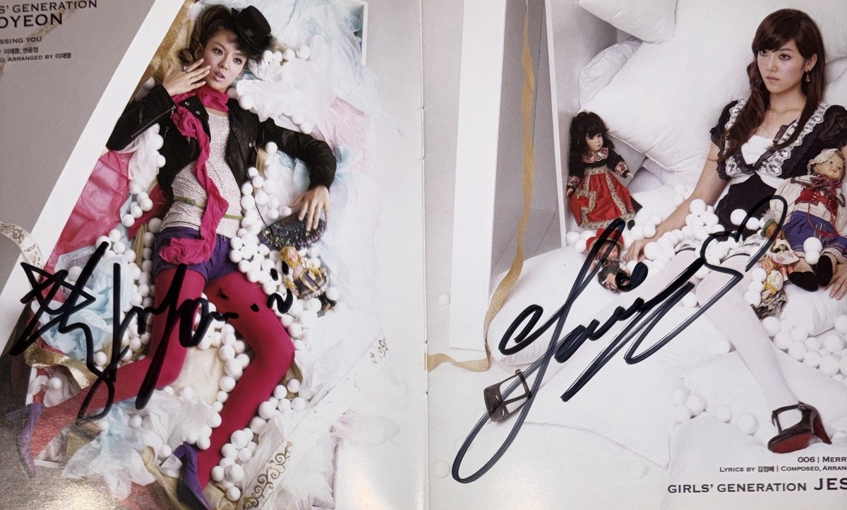 SNSD [GIRLS' GENERATION] All Member Autographed Signed Album GIRLS