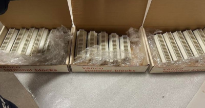 Lot of 290 Vanco D1601 Terminal Blocks New in box
