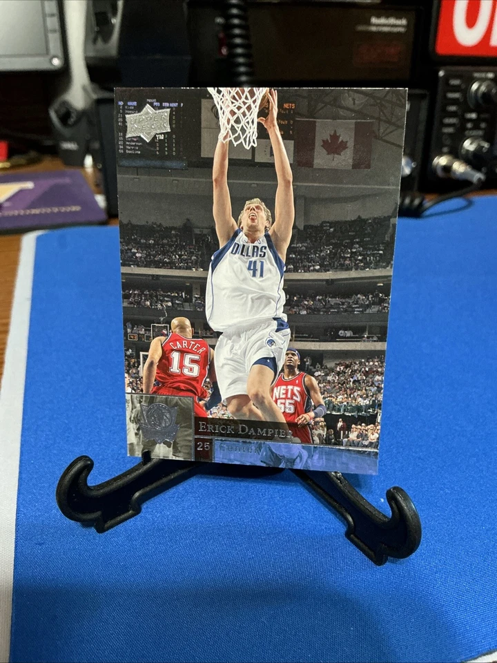 2009-10 Upper Deck Name Error cartão de basquete Erick Dampier Dirk Nowitzki - Imagem 3 de 4