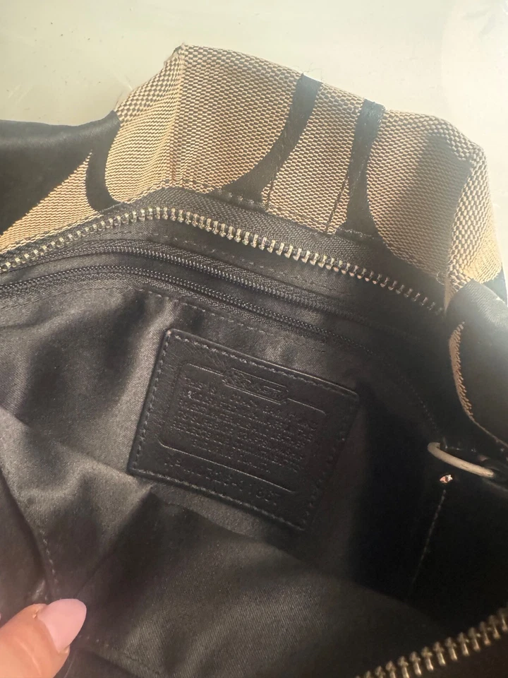 Bolso de Hombro Coach Signature Auténtico Mediano Carly | En buen estado, pero usado Foto 3 de 4