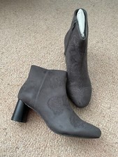 Women grey faux suede embroidered mid heel boots UK5.5